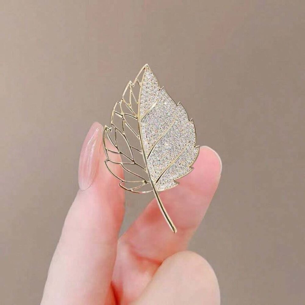 1pc Elegant Leaf Design Zinc Alloy Brooch Suitable For Women Casual Daily Wear